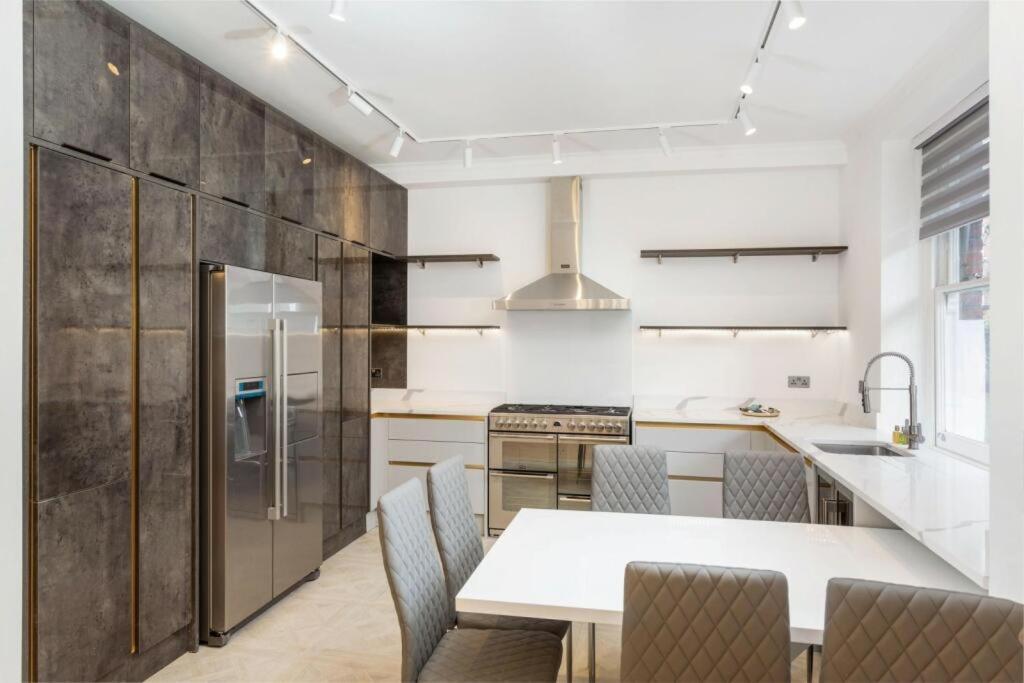Apartamento Modern Chelsea Flat, 3Bd 2Bath, With Parking Londres Exterior foto