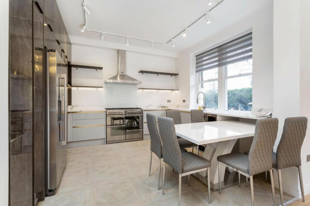 Apartamento Modern Chelsea Flat, 3Bd 2Bath, With Parking Londres Exterior foto